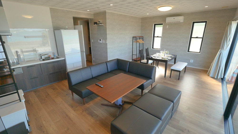 ヴィラ2F 貸切 禁煙 リビング エリア0 | Ocean View/ Rooftop sauna &BBQ/ 12 People/PADEL 2F
