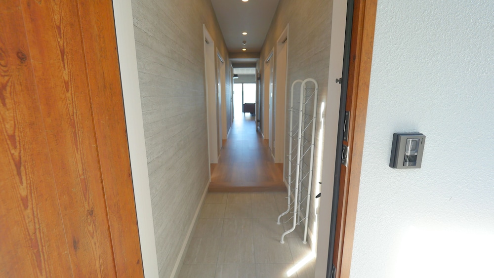内部エントランス1 | Ocean View/ Rooftop sauna &BBQ/ 12 People/PADEL 2F