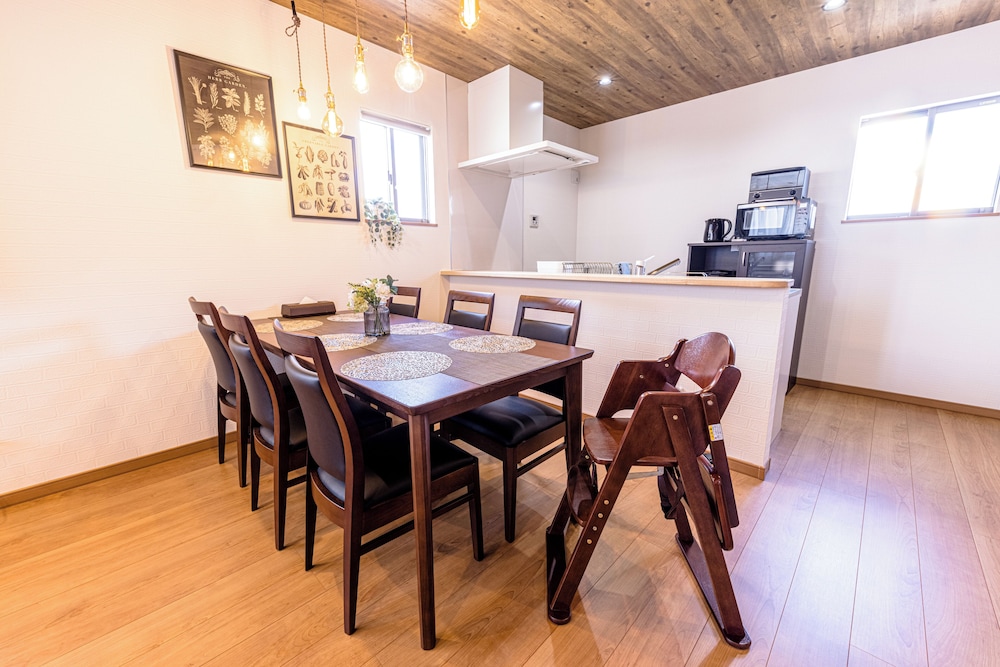 ベーシック ハウス 客室内のダイニングエリア0 | ID STAY5