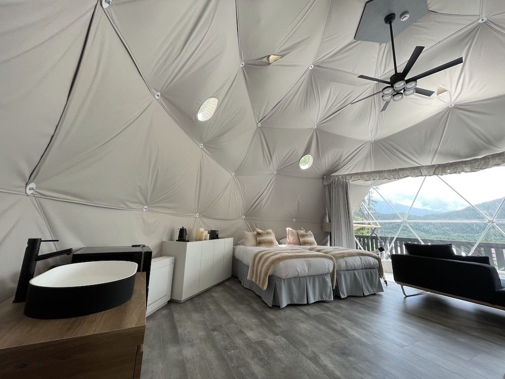 Luxury Dome Mars ベッド6台 禁煙（ペット不可） 客室11 | TOCORO. Mt.Fuji CAMP&GLAMPING