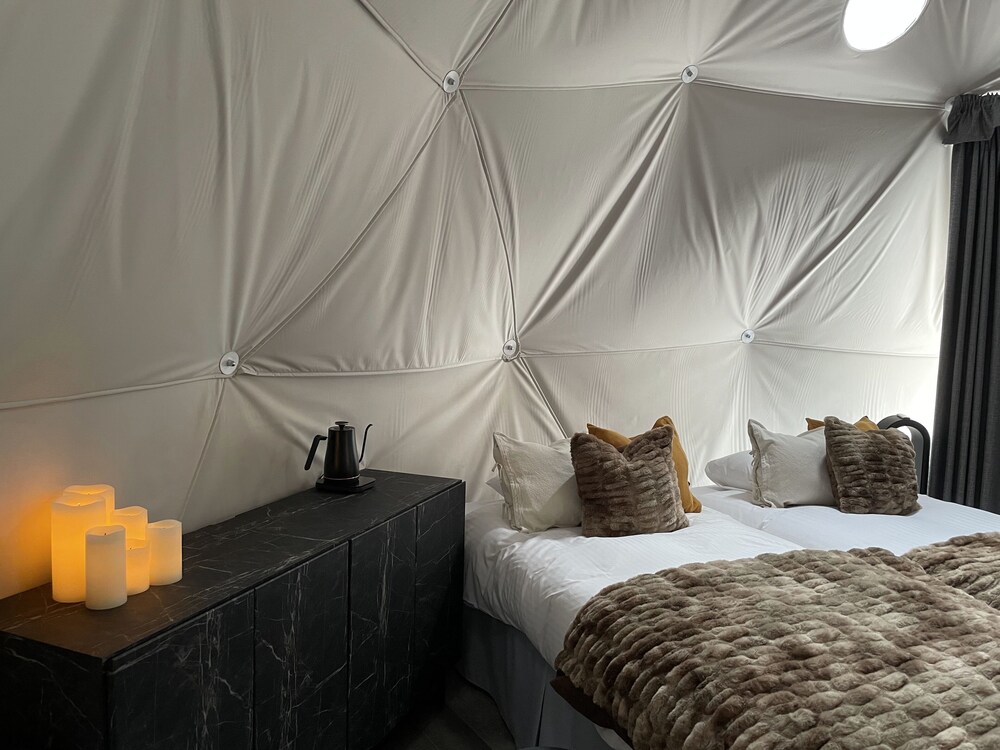 Luxury Dome Jupiter ベッド6台 禁煙（ペット不可） 客室3 | TOCORO. Mt.Fuji CAMP&GLAMPING