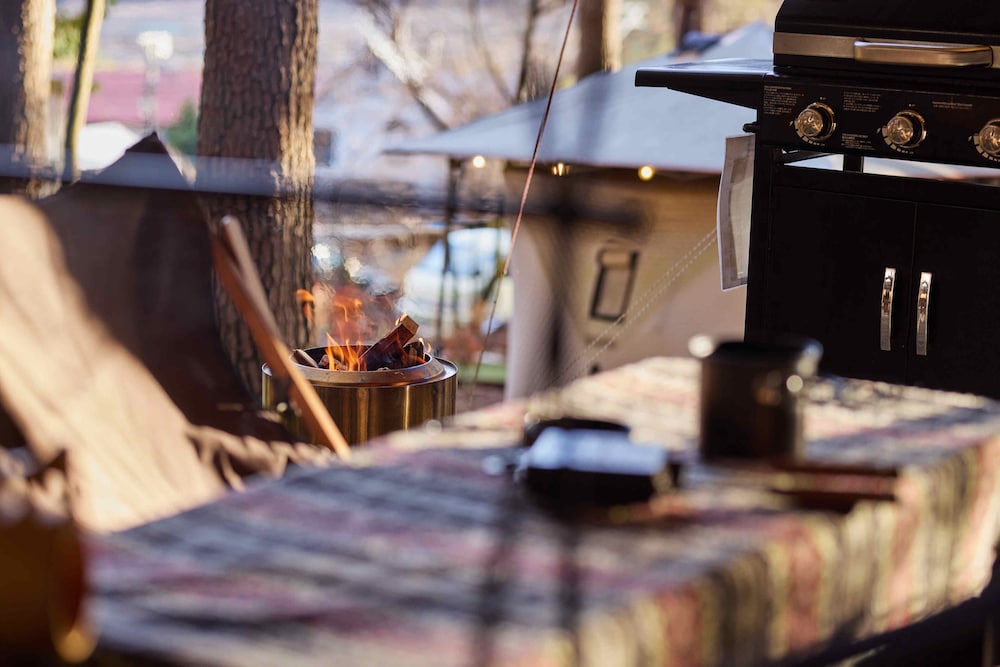 Premium Bell Tent2 ベッド3台 禁煙 （ペット可） 客室15 | TOCORO. Mt.Fuji CAMP&GLAMPING