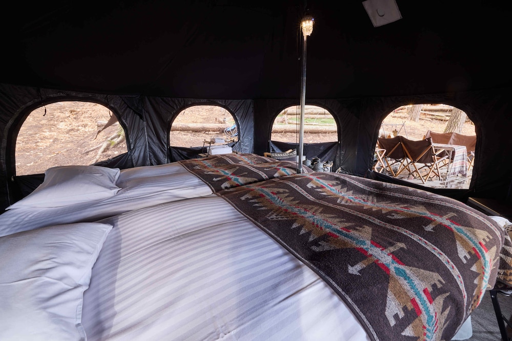 Premium Bell Tent2 ベッド3台 禁煙 （ペット可） 客室7 | TOCORO. Mt.Fuji CAMP&GLAMPING