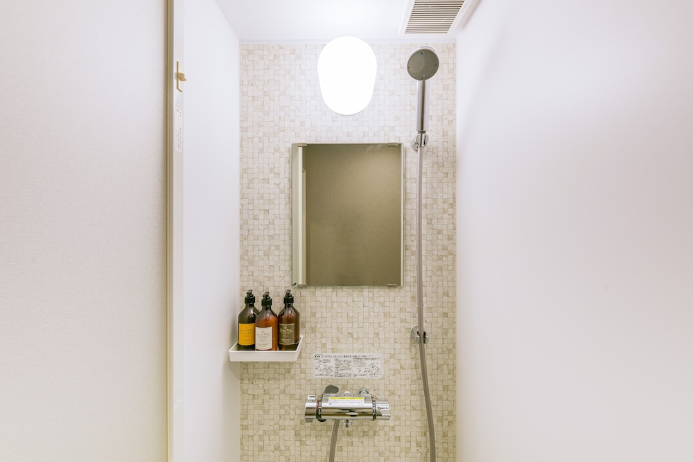 ベーシック ダブルルーム 禁煙 バスルーム0 | アンドホステル浅草合羽橋