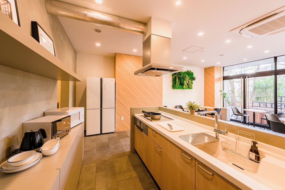 ベーシック ダブルルーム 禁煙 共用キッチン0 | アンドホステル浅草合羽橋