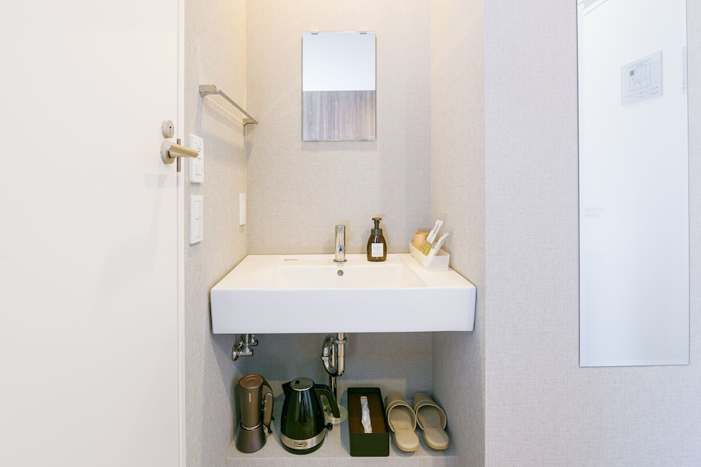 ベーシック ダブルルーム 禁煙 バスルームのシンク0 | アンドホステル浅草合羽橋