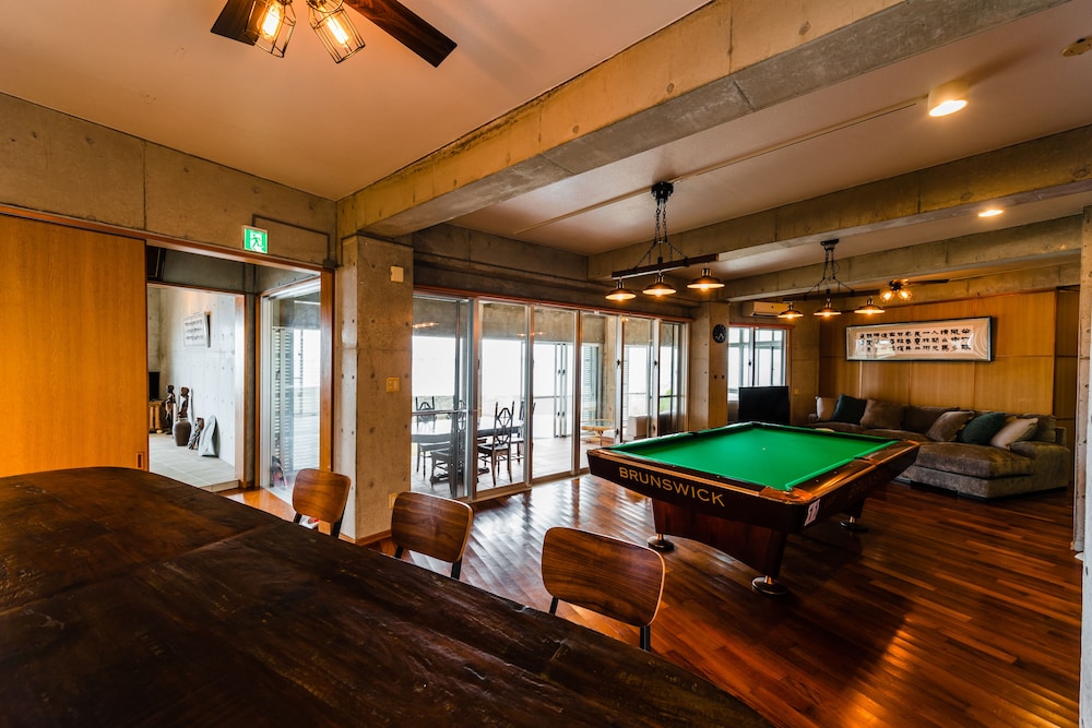 Pine House in Ginoza 一棟貸し, 禁煙 (ビーチフロント) リビング エリア1 | Pine House in Ginoza