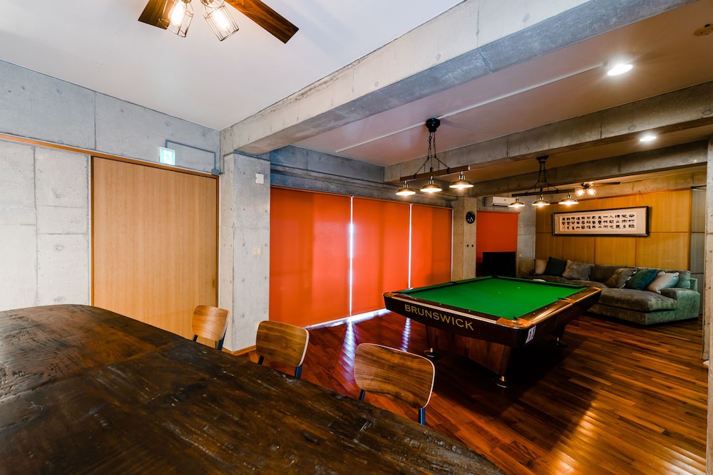 Pine House in Ginoza 一棟貸し, 禁煙 (ビーチフロント) リビング エリア0 | Pine House in Ginoza