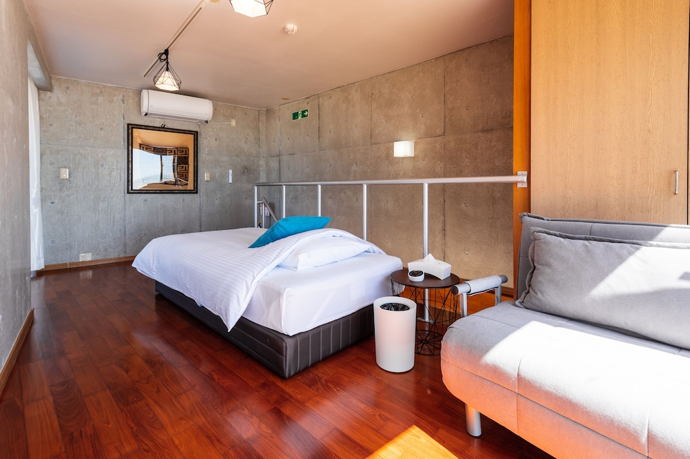 Pine House in Ginoza 一棟貸し, 禁煙 (ビーチフロント) 客室11 | Pine House in Ginoza