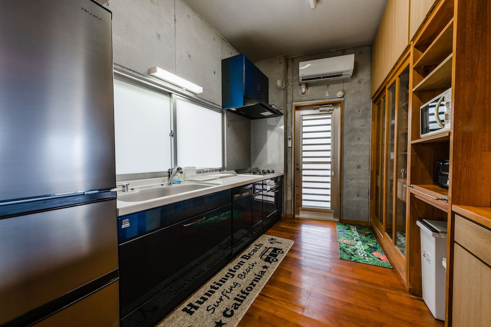 Pine House in Ginoza 一棟貸し, 禁煙 (ビーチフロント) 専用簡易キッチン1 | Pine House in Ginoza