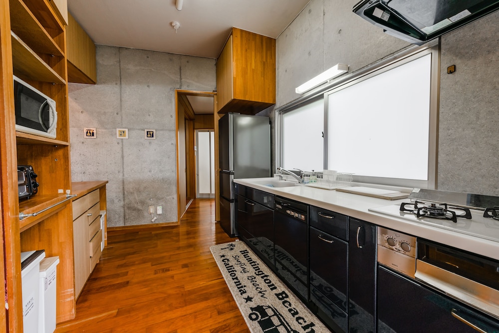 Pine House in Ginoza 一棟貸し, 禁煙 (ビーチフロント) 専用簡易キッチン3 | Pine House in Ginoza