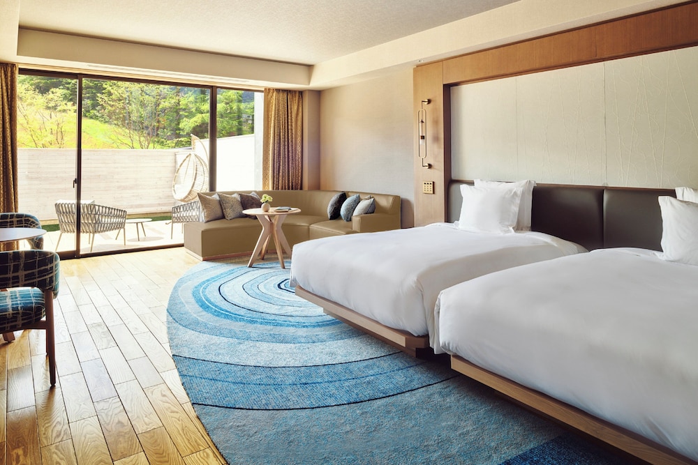 プレミアム ルーム クイーンベッド 2 台 バリアフリー (Outdoor Living Area) 客室5 | ANAインターコンチネンタル安比高原リゾート by IHG