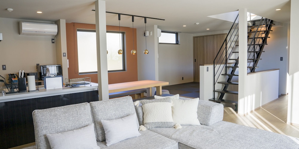 [ペット不可]ベーシック ハウス 禁煙 (108) リビング エリア3 | Rakuten STAY 富士河口湖駅