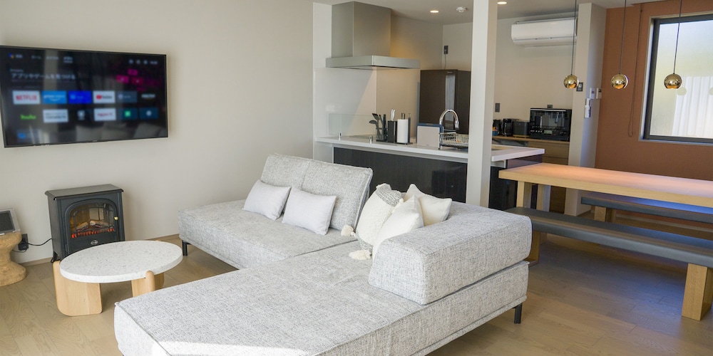 [ペット不可]ベーシック ハウス 禁煙 (108) リビング エリア4 | Rakuten STAY 富士河口湖駅