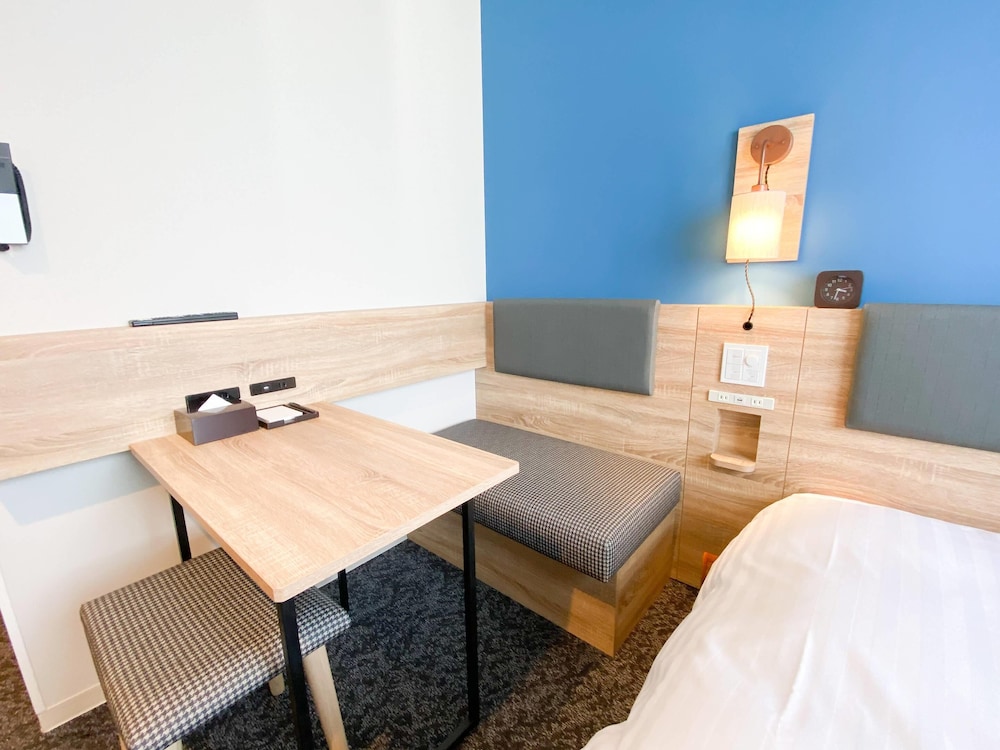 スタンダード ルーム ダブルベッド 1 台 禁煙 客室6 | コンフォートホテル高松