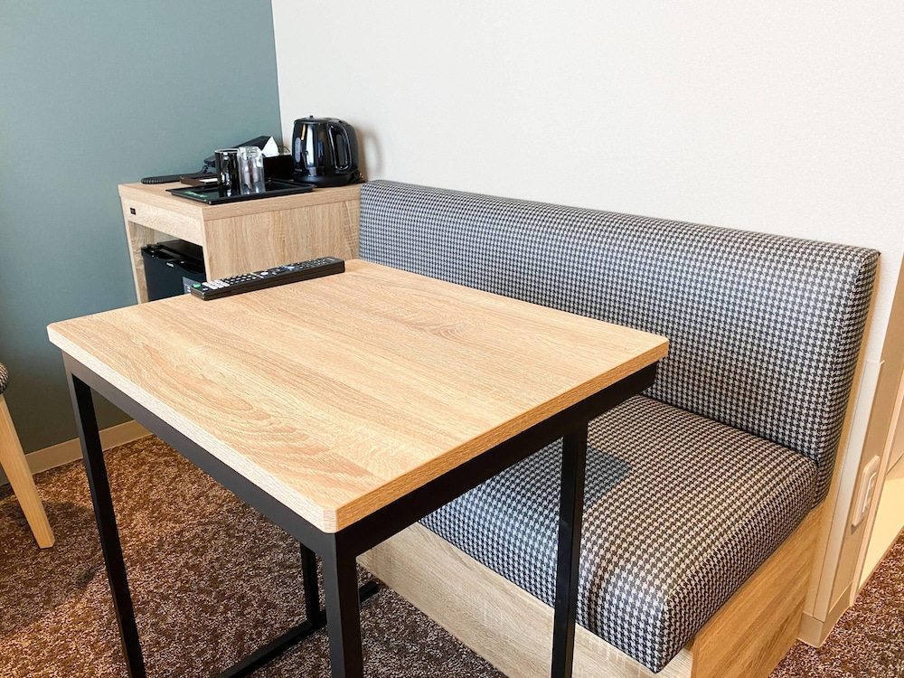 スタンダード ルーム ダブルベッド 1 台 禁煙 客室5 | コンフォートホテル高松