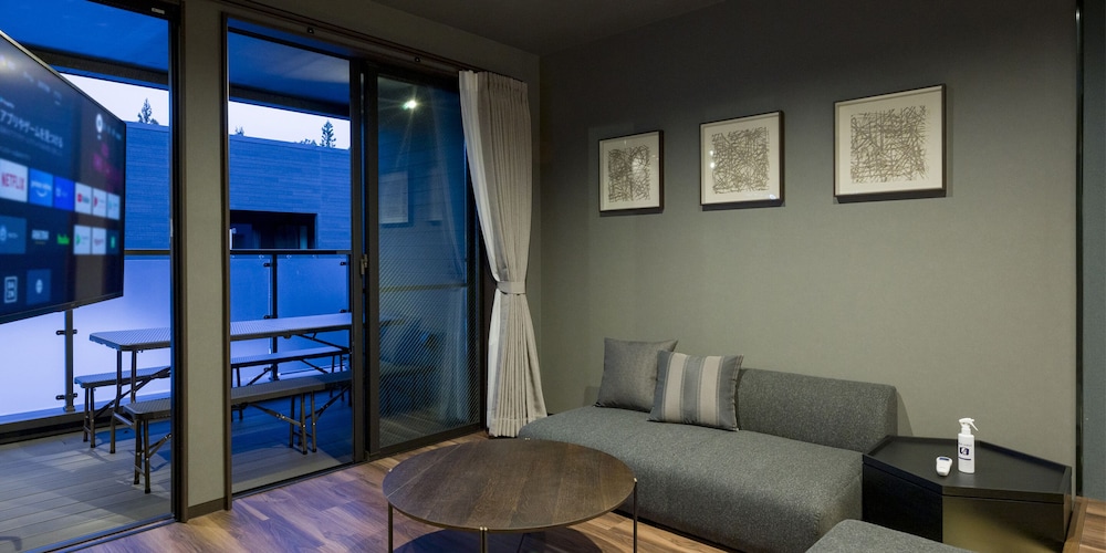 [ペット同室不可]8名定員 禁煙（105） リビング エリア6 | Rakuten STAY 日光宝殿