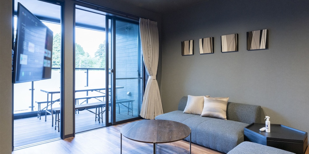 [ペット同室不可]8名定員 禁煙（105） リビング エリア2 | Rakuten STAY 日光宝殿