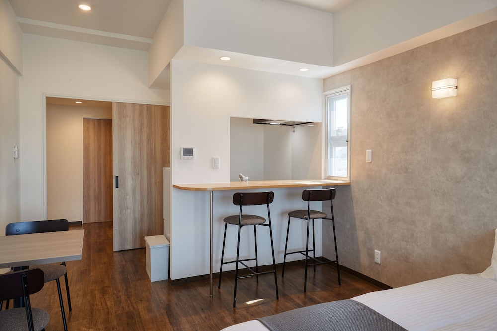 デラックス ダブルルーム 禁煙 リビング エリア0 | ニューノーマルホテルイン波の上