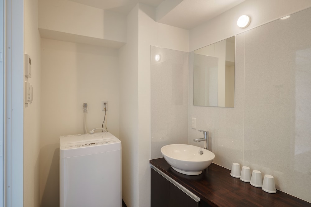 デラックス ダブルルーム 禁煙 バスルーム2 | ニューノーマルホテルイン波の上