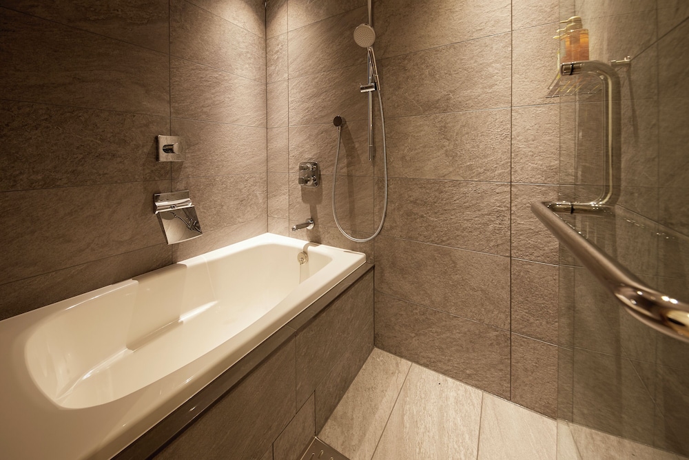 スーペリアファミリー北斎 禁煙 (1名~3名)(地下フロアへのご案内となります) バスルーム0 | MONday Apart Premium 京都駅