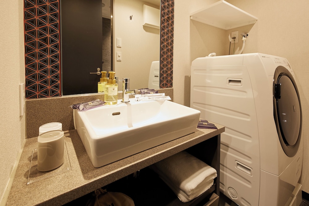 スーペリアファミリー北斎 禁煙 (1名~4名)(地下フロアへのご案内となります) 客室3 | MONday Apart Premium 京都駅