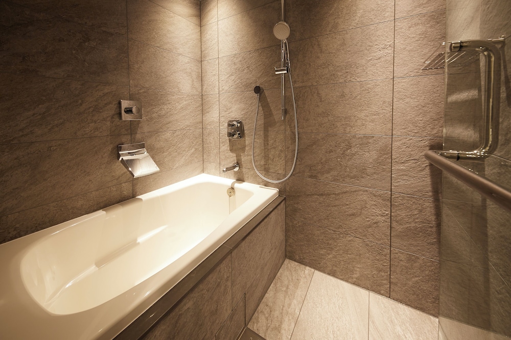 スーペリアファミリー北斎 禁煙 (1名~4名)(地下フロアへのご案内となります) バスルーム0 | MONday Apart Premium 京都駅