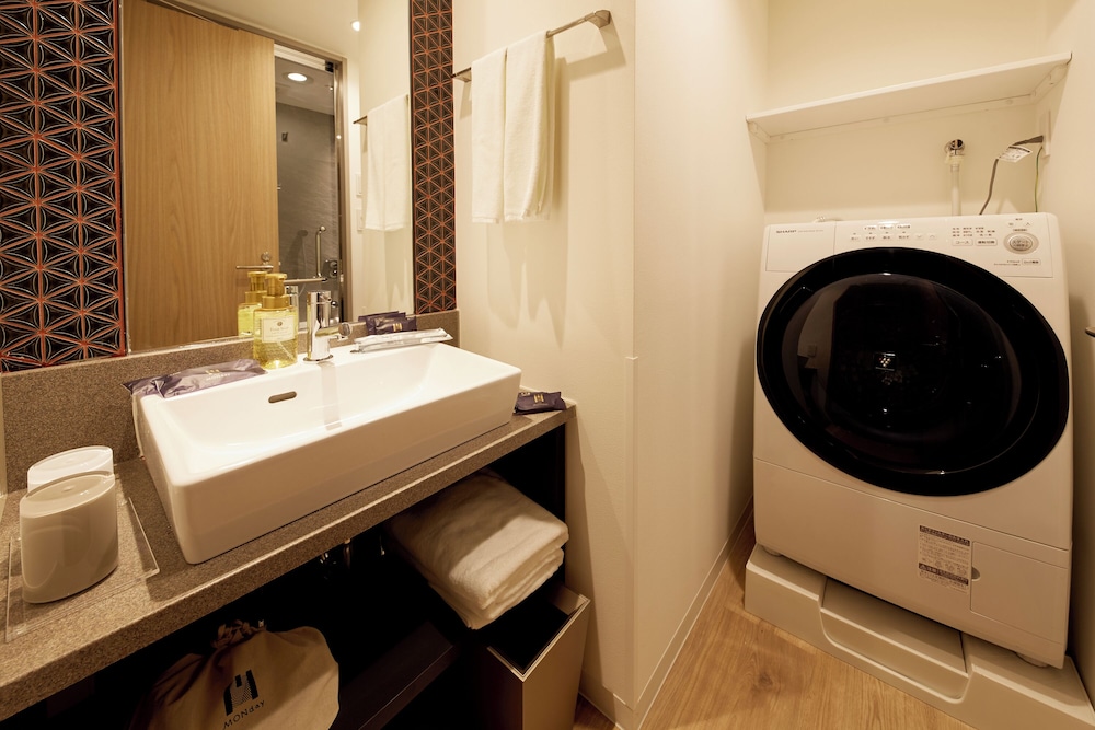 スーペリアファミリー北斎 禁煙 (1名~3名)(地下フロアへのご案内となります) 客室2 | MONday Apart Premium 京都駅