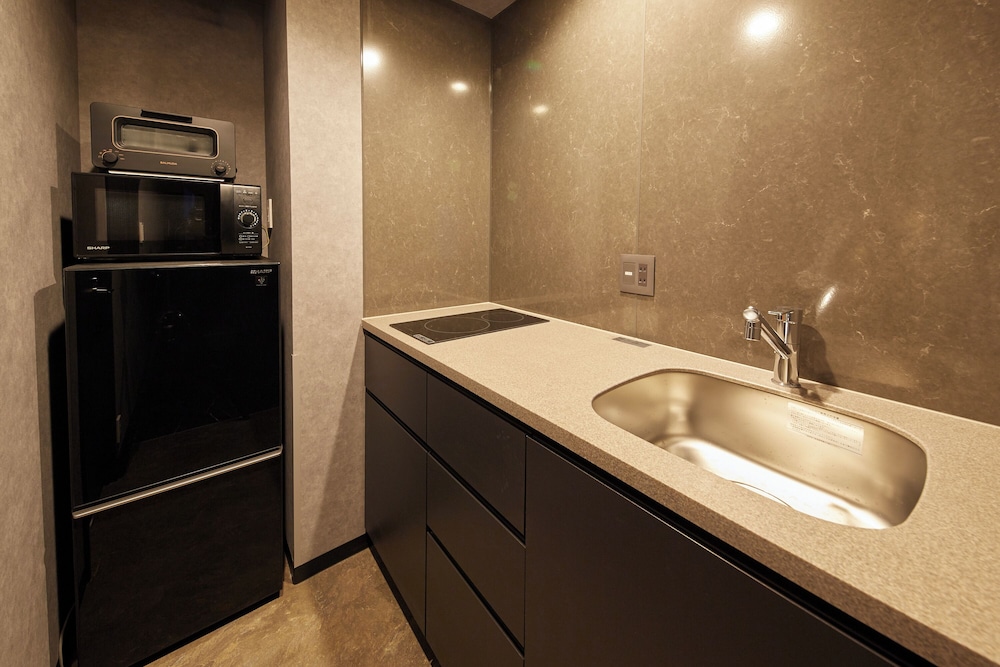 スーペリアファミリー北斎 禁煙 (1名~4名)(地下フロアへのご案内となります) 専用キッチン0 | MONday Apart Premium 京都駅