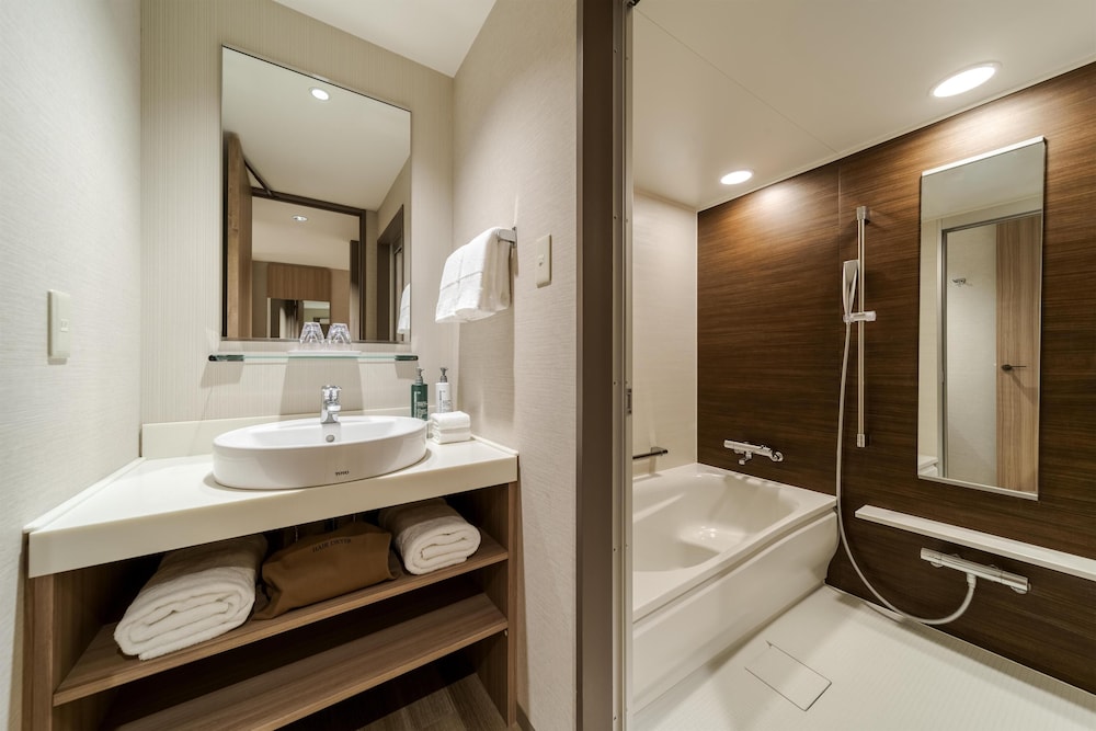 デラックス ルーム シングルベッド 2 台 オーシャンビュー バスルーム0 | ヒルトン・ガーデン・イン横浜みなとみらい