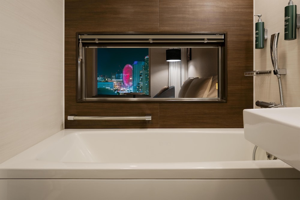 ルーム クイーンベッド 1 台 オーシャンビュー (Guest, High Floor) バスルーム1 | ヒルトン・ガーデン・イン横浜みなとみらい