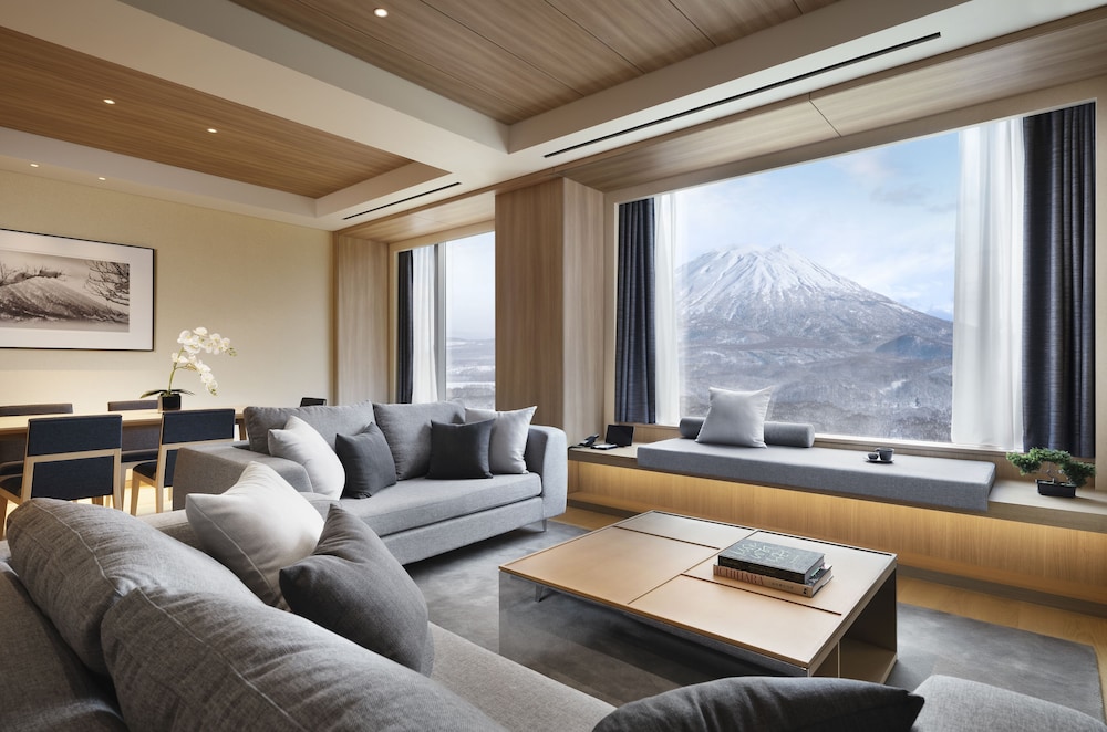 3ベッドルームヨウテイ スイート 禁煙 リビング エリア0 | 雪ニセコ