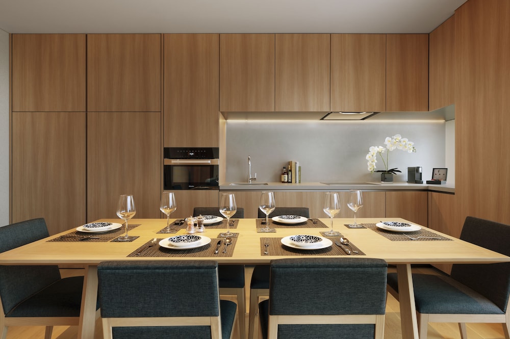 2ベッドルームヨウテイ スイート (畳の間付) 禁煙 客室内のダイニングエリア0 | 雪ニセコ