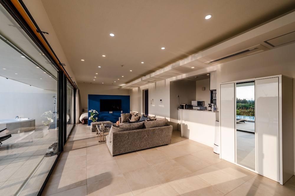 ヴィラ 禁煙 リビング エリア2 | Villa Alyssum 宮古島