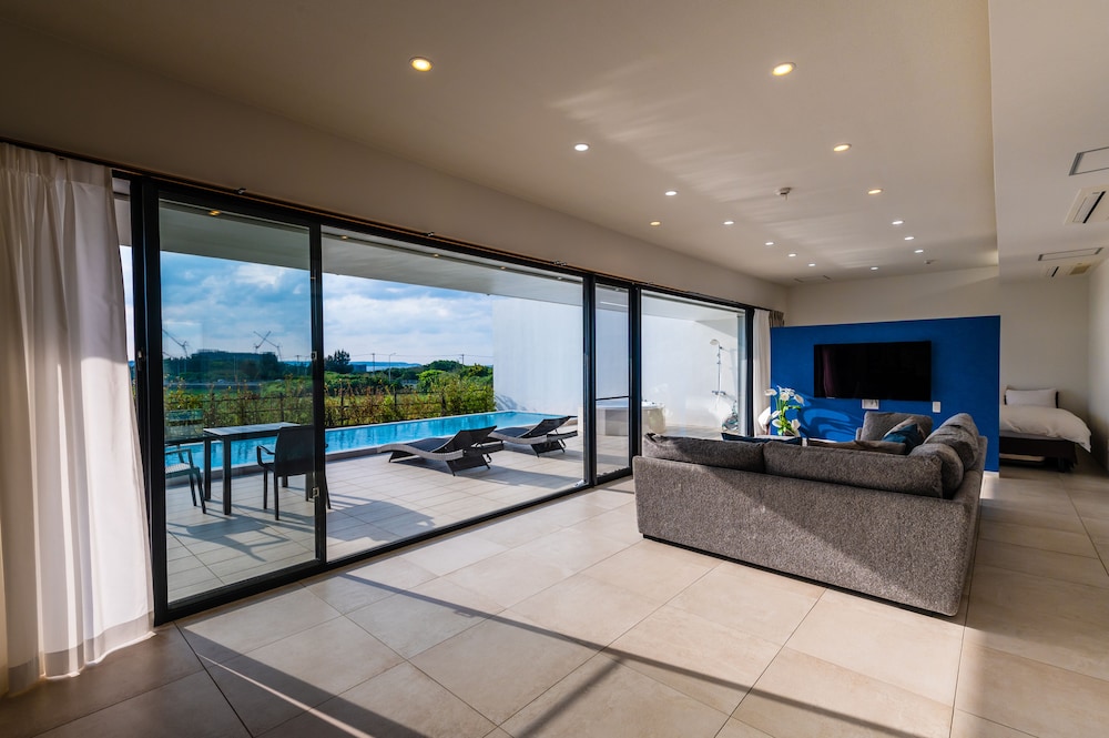 ヴィラ 禁煙 リビング エリア0 | Villa Alyssum 宮古島