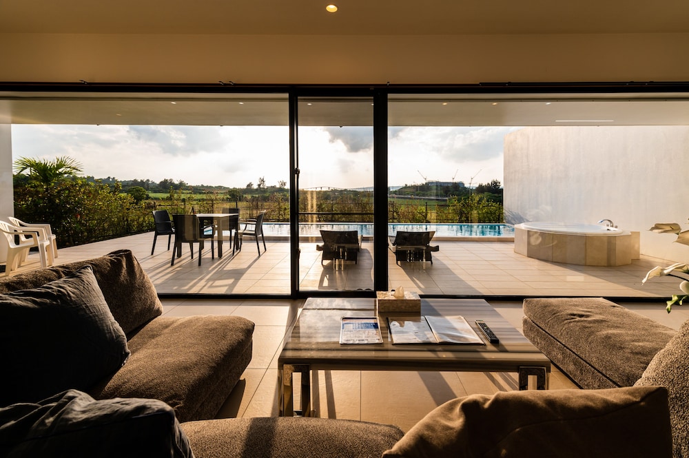 ヴィラ 禁煙 リビング エリア4 | Villa Alyssum 宮古島