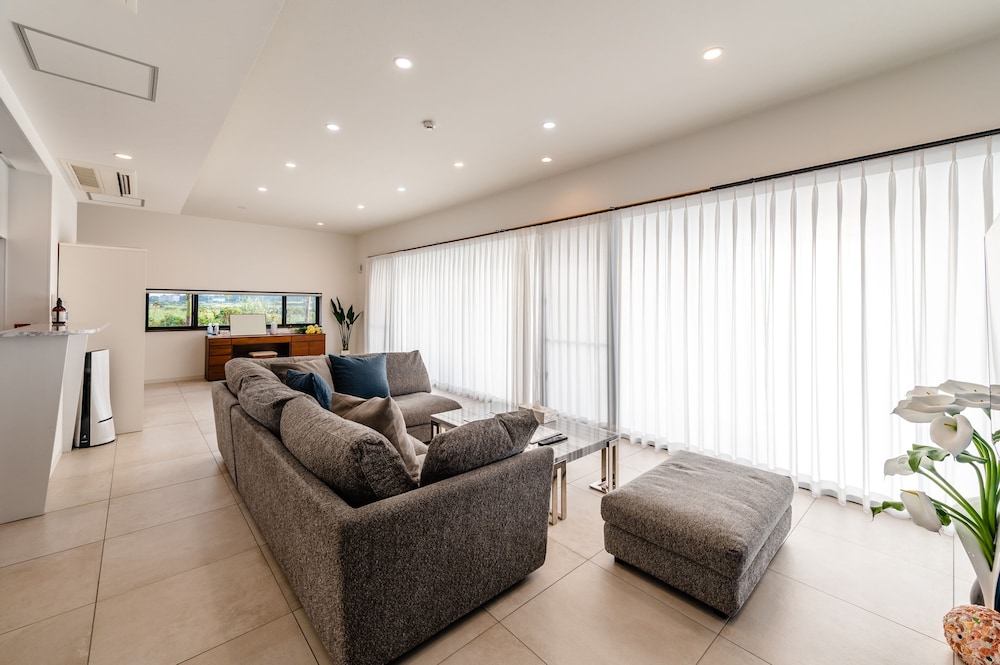 ヴィラ 禁煙 リビング エリア7 | Villa Alyssum 宮古島