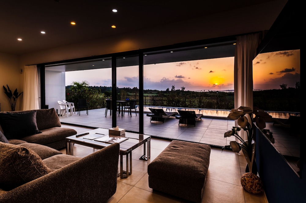 ヴィラ 禁煙 リビング エリア9 | Villa Alyssum 宮古島