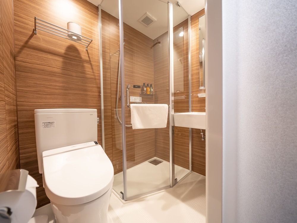 スタンダード ダブルルーム (毎日の清掃なし) 喫煙可 バスルーム0 | 心斎橋アルティ・イン