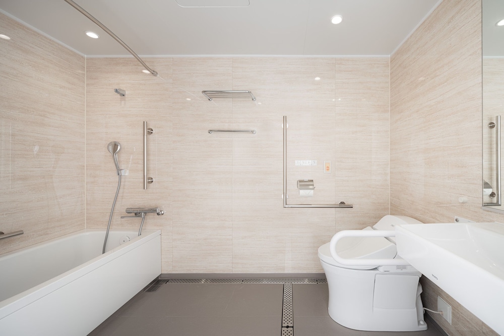 ユニバーサルツインルーム 禁煙 客室1 | ネストホテル那覇西