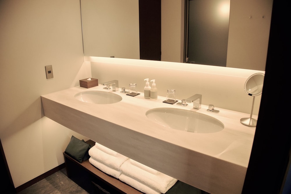 バルコニーキング ラウンジ利用込 (旧任天堂本社社屋) 禁煙 バスルーム1 | 丸福樓