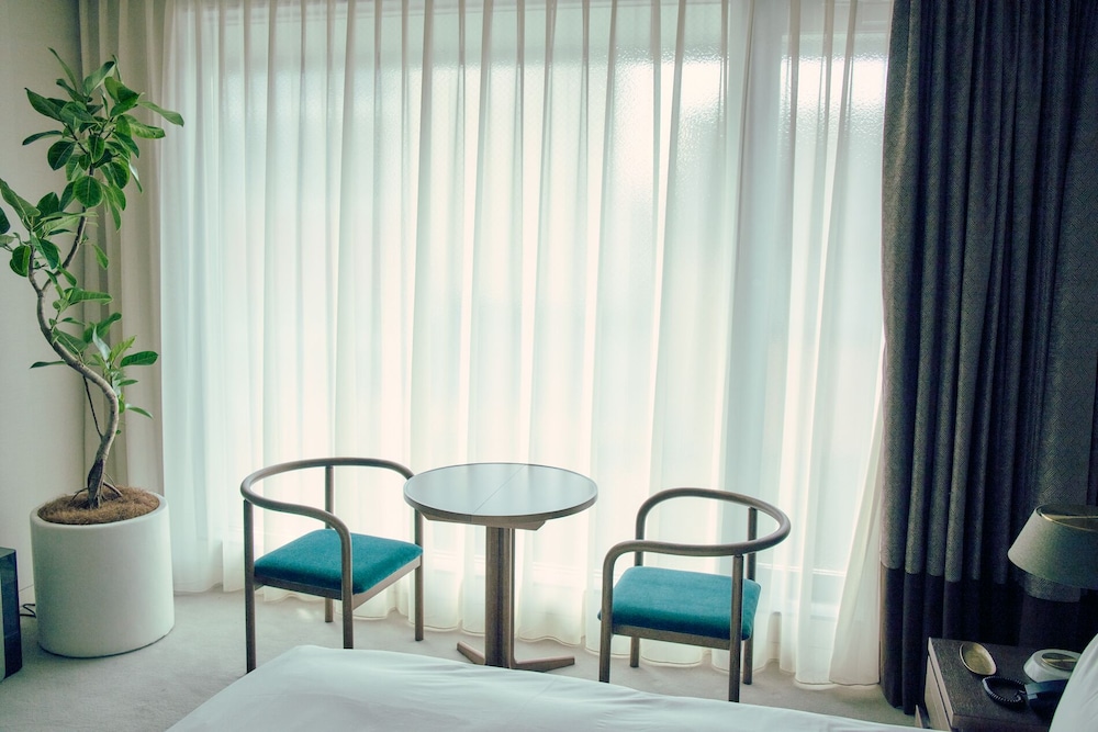 スタンダードツイン ラウンジ利用込 (安藤忠雄氏デザイン) 禁煙 客室2 | 丸福樓