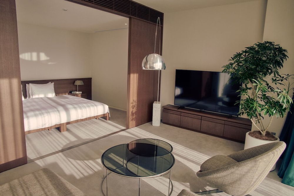 レジデンシャルスイート ラウンジ利用込 (安藤忠雄氏デザイン) 禁煙 | 丸福樓