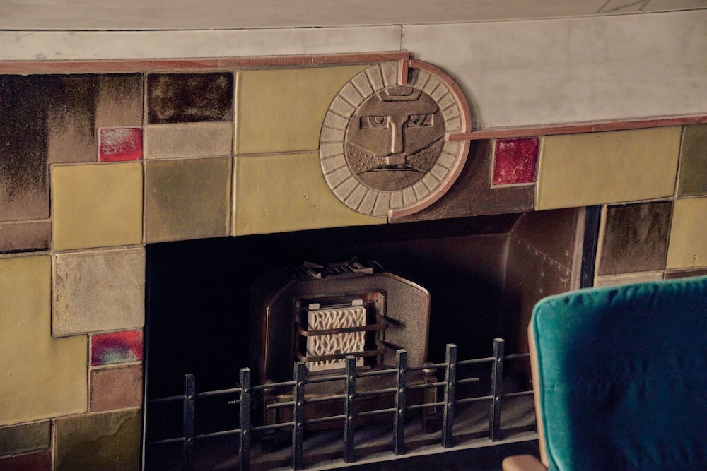 スーペリアキング ラウンジ利用込 (旧任天堂本社社屋) 禁煙 客室3 | 丸福樓