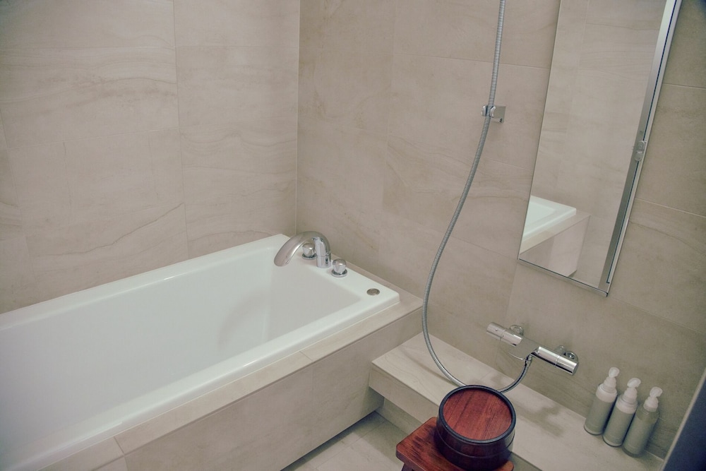 スタンダードツイン ラウンジ利用込 (安藤忠雄氏デザイン) 禁煙 バスルーム0 | 丸福樓