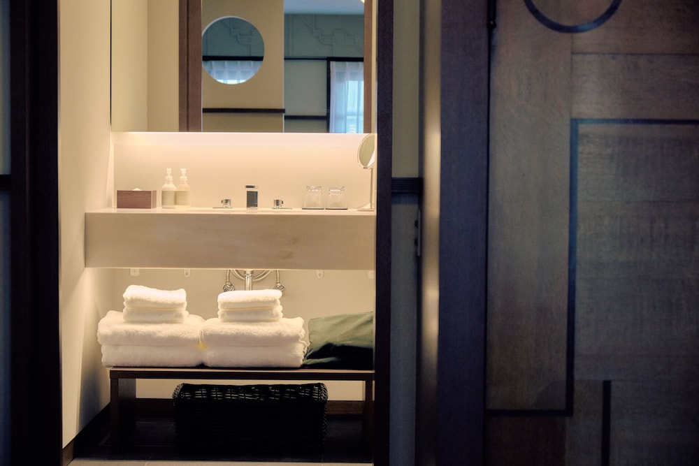 スーペリアキング ラウンジ利用込 (旧任天堂本社社屋) 禁煙 バスルーム0 | 丸福樓