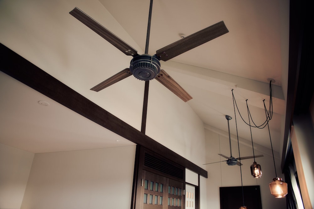 バルコニーキング ラウンジ利用込 (旧任天堂本社社屋) 禁煙 客室4 | 丸福樓