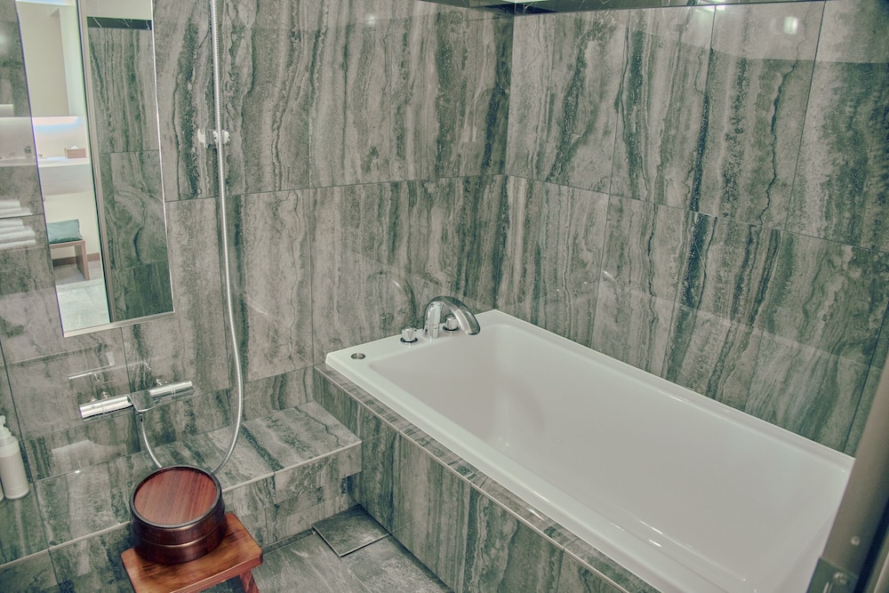 バルコニーキング ラウンジ利用込 (旧任天堂本社社屋) 禁煙 バスルーム0 | 丸福樓