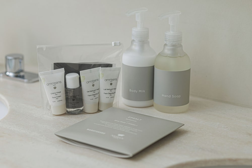 スタンダードツイン ラウンジ利用込 (安藤忠雄氏デザイン) 禁煙 客室5 | 丸福樓