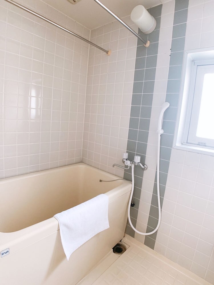 ファミリー ルーム 禁煙 (502) バスルーム1 | おうちホテル銀山町 with わんこ